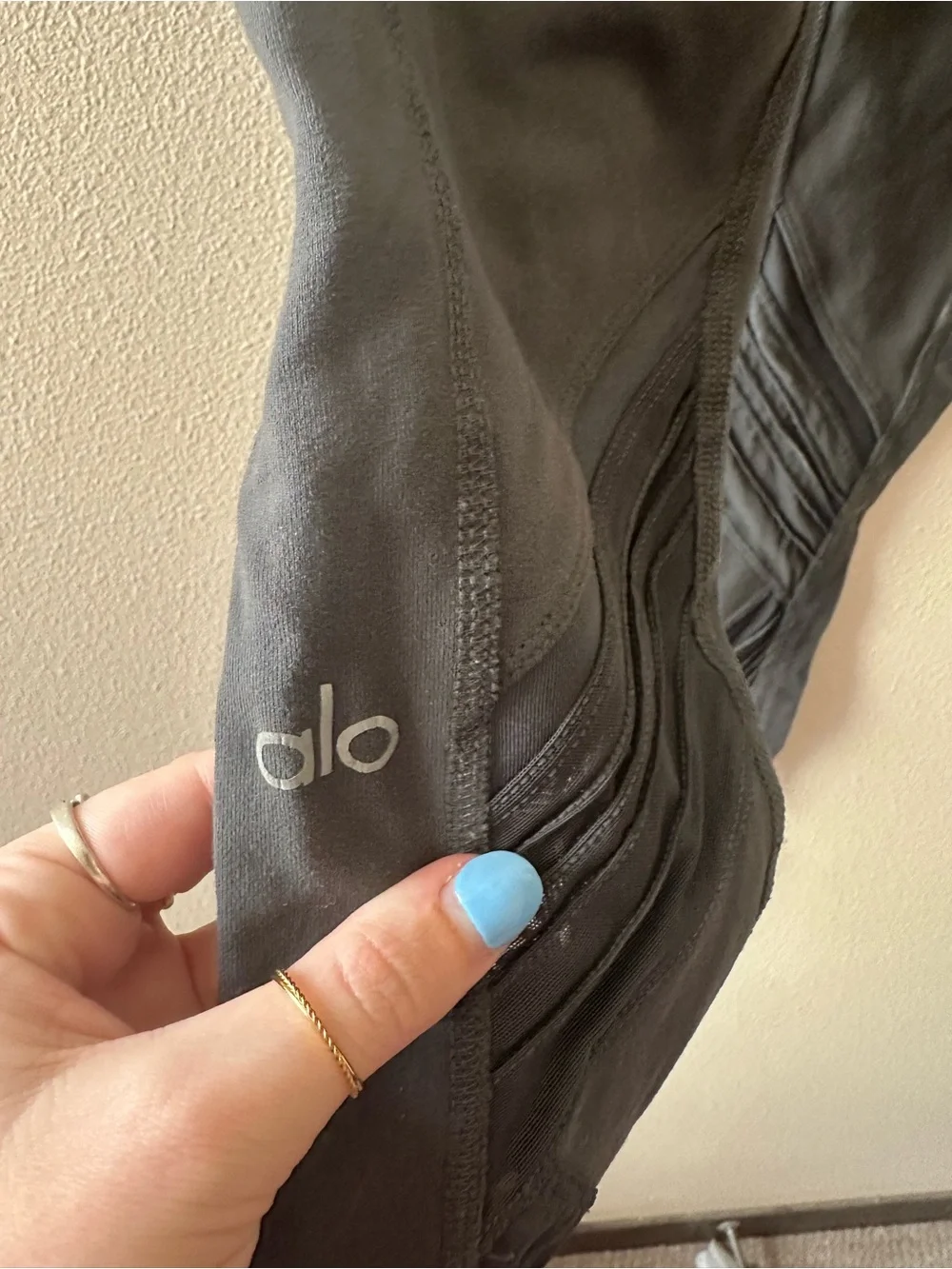 Alo yoga charcoal grey mesh moto detail leggings fits like a small